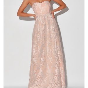 Lulu’s Peach Lace Maxi XL